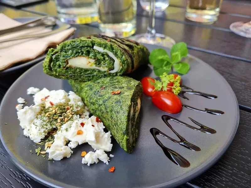 Špenátová palačinka plněná ricottou – bezlepková restaurace Do Nebe Písek
